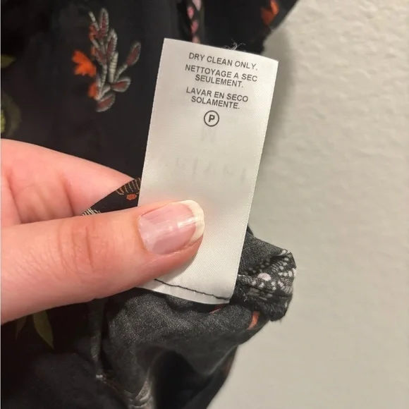 Black Floral collared shirt by Velvet by Graham + Spencer, women’s size M - Picture 5 of 6